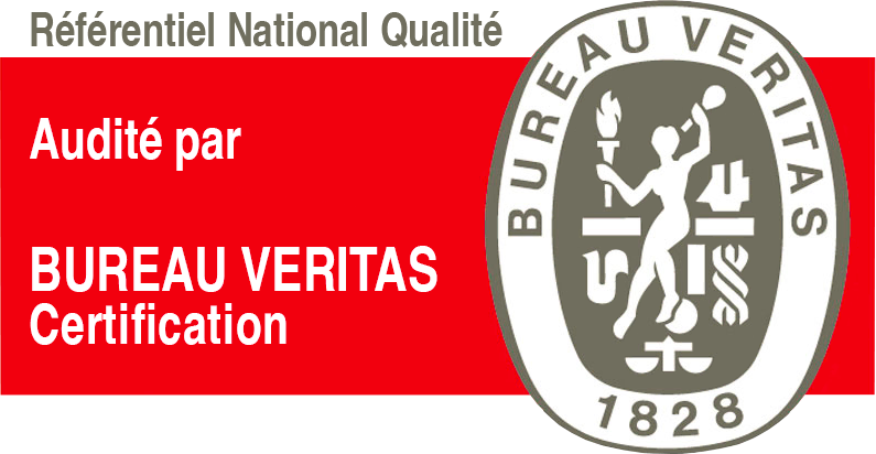 Logo avec Référentiel National Qualité Audité par BUREAU VERITAS Certification en français et le sceau Bureau Veritas représentant un personnage tenant une torche et une branche, avec 1828 en bas, sur fond rouge et blanc.