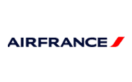 Logo Air France comportant les mots AIRFRANCE en lettres majuscules bleu foncé avec une bande rouge en angle sur le côté droit, sur un fond rose uni.