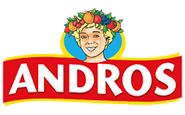 Le logo d'Andros représente un enfant blond souriant, coiffé d'une couronne de fruits colorée, surmonté d'une bannière rouge avec le mot « ANDROS » écrit en lettres blanches et grasses. Un fond bleu clair et jaune complète le design.