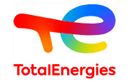 Le logo TotalEnergies, comportant un « te » minuscule stylisé dans un dégradé de rouge, orange, vert, bleu et violet, avec TotalEnergies écrit en gras en rouge en dessous.