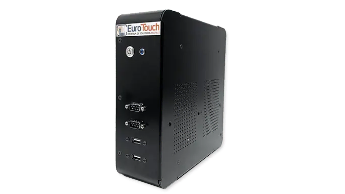 Ordinateur industriel EuroTouch noir avec boîtier rectangulaire, bouton d'alimentation visible, voyant lumineux, trous de ventilation et plusieurs ports frontaux, y compris des ports série et USB, sur fond blanc.