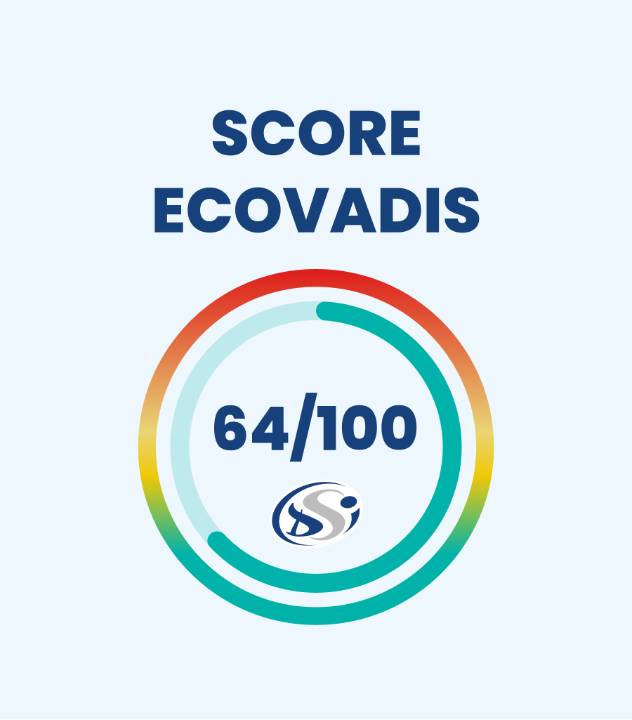 Graphique circulaire affichant SCORE ECOVADIS au-dessus d'un anneau coloré avec le nombre 64/100 et un petit logo abstrait à l'intérieur de l'anneau, le tout sur un fond bleu clair.